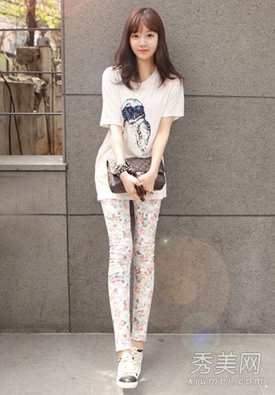 韩凡儿打底裤搭配轻松塑形打造筷子腿