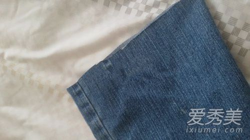 如何制作牛仔裤的毛边？如何制作牛仔裤的边缘？