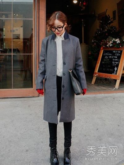 羊毛外套+紧身衣只在初春的雨雪天气穿。