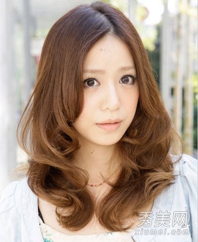 最热的长卷发瘦脸可以轻松修剪瓜子脸。