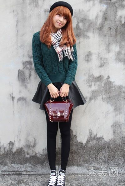 高领毛衣+裙子是最吸引人的时尚搭配