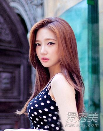 选择合适的刘海是最时尚、自然和局部的发型推荐。