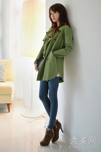 穿上技术夹克，春装看起来更苗条，牛仔裤更苗条。