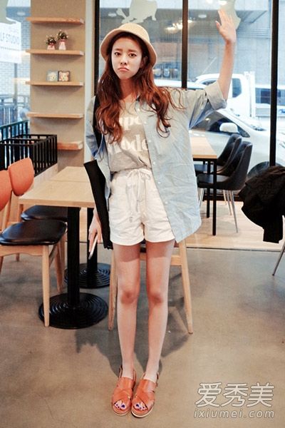 2015年秋季女装的新牛仔外套是最通用的。