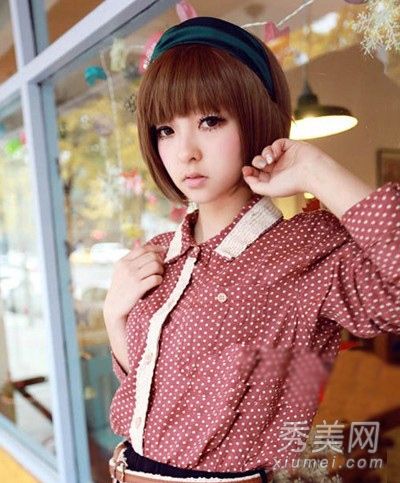 2012年,女孩的新短发风格被推荐。