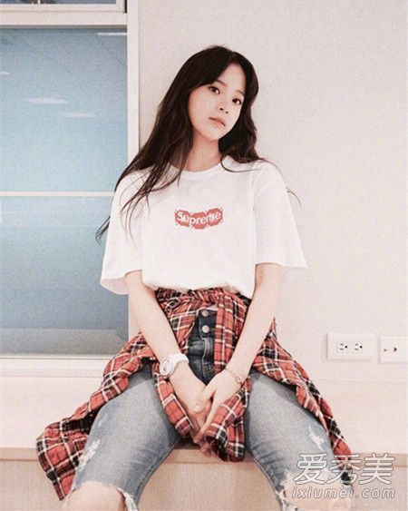 每一个！至尊和。LV的白色t恤是今年上半年最热门的商品