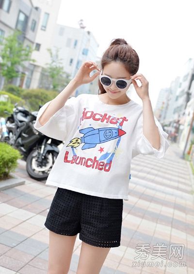 巧妙选择t恤时尚搭配,彰显夏日气质