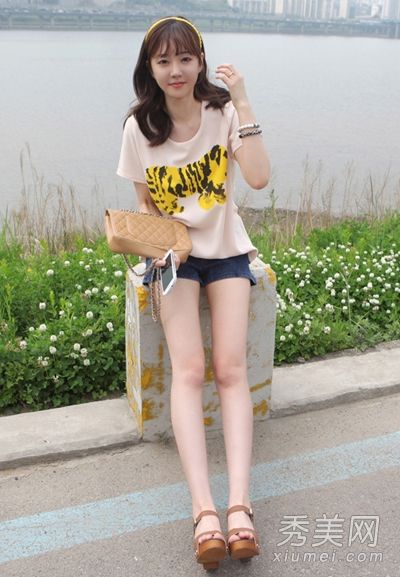 短裤和t恤是夏天最浪漫、最漂亮的一对。