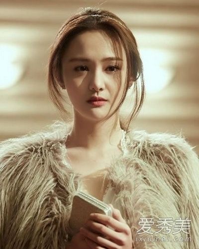 《爱可以追溯到千年前》很受欢迎。郑爽的发型非常漂亮。