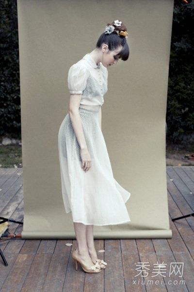 白色夏装配做一个好女人
