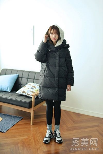 晚春时节羽绒服必须保暖。