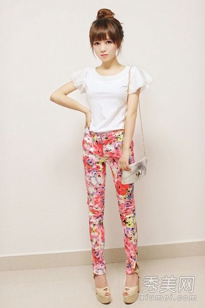 潮范印花打底裤打造修长筷子腿