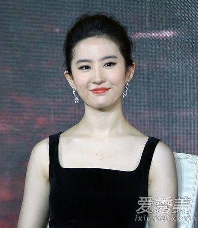 刘米女演员展示不同脸型最佳发型