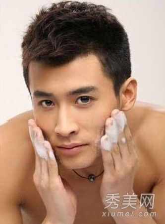 男性保护皮肤和去除黑头的7种最有效方法