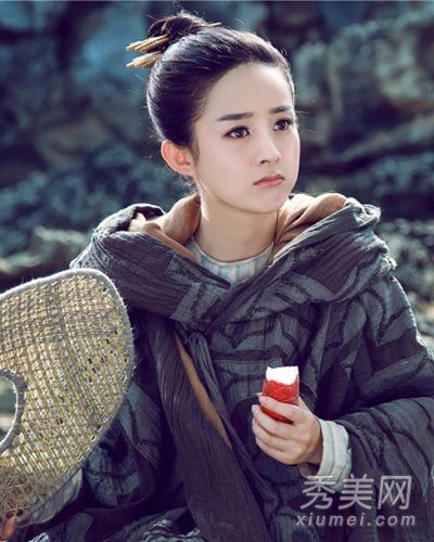 赵,华,对戏剧和古装很感兴趣,迷上了