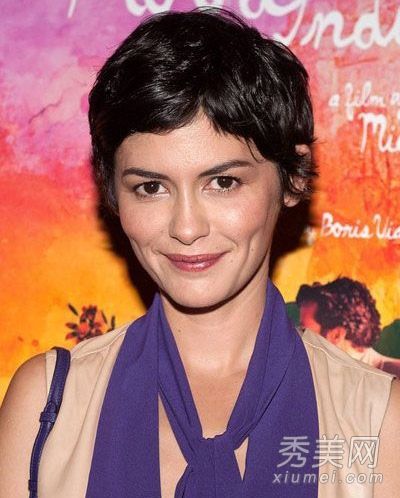 面对三伏天的明星,他们在街上高调展示了酷发型。