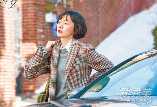 神秘森林女士携带的包是什么牌子,多少钱?