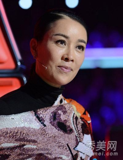 这位来自通用汽车公司和桂纶镁的女演员一点也不停地换发型。