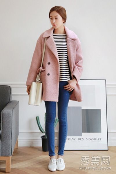 初春的时候下雪了。这件外套和牛仔裤搭配既暖和又紧身。