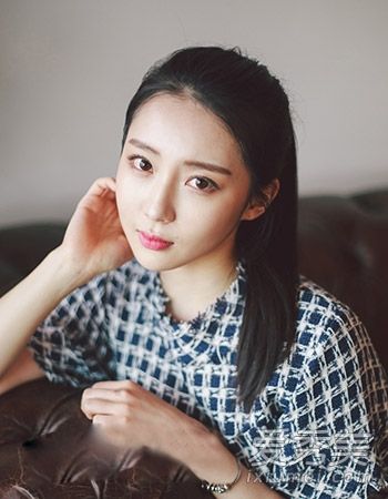 如何在夏天扎马尾辫做长发?我必须试一试。