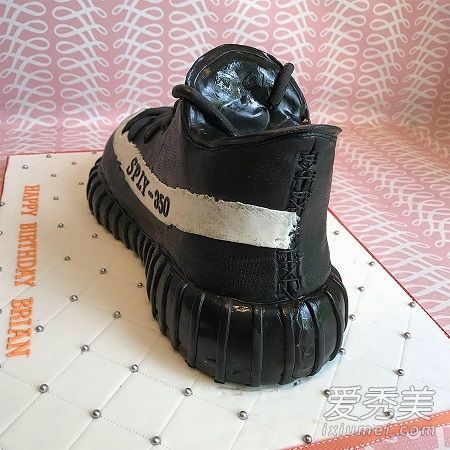 Yeezy 350 boost v2何时推出，价格是多少？