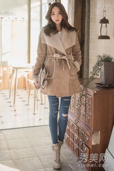 新年新羔羊大衣时尚搭配外观