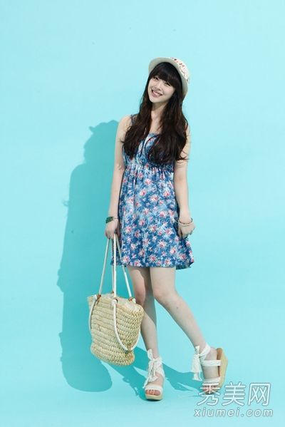 如何在35度的高温下穿着一体式连衣裙