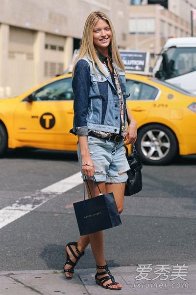 这些款式非常时尚。