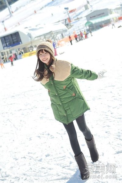 下雪天如何穿棉衣配裙子和裤子保暖