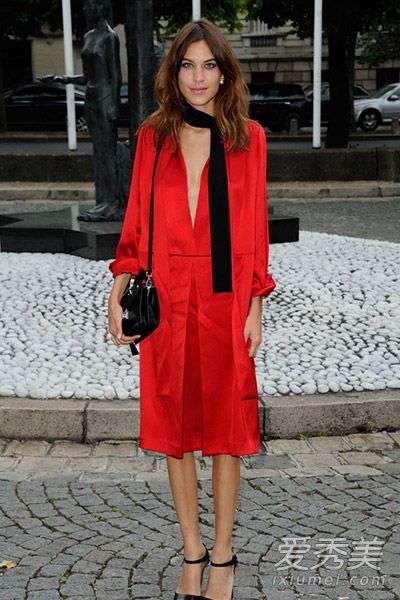 今年秋天，你将在瘦围巾之前出场。