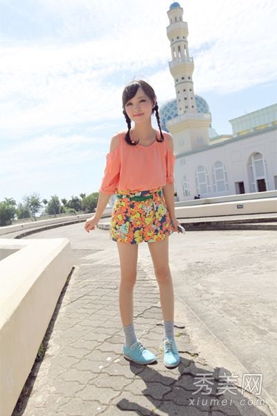 夏季必须穿的8种相配的雪纺衬衫令人耳目一新。