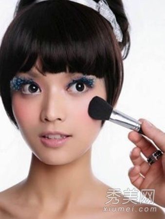 揭开化妆矿物粉的本来面目会让你毁容吗？