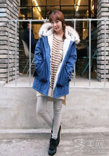 紧身裤马甲绝对苗条时尚。