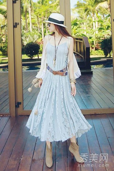夏天最浪漫的旅行方式是穿雪纺裙子。