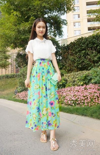 这件雪纺衬衫和半身连衣裙非常相配
