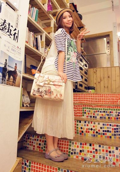 t恤+长裙打造完美美丽的身材