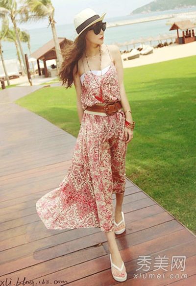 令人窒息的辣椒辣味凉裙搭配浪漫短裙