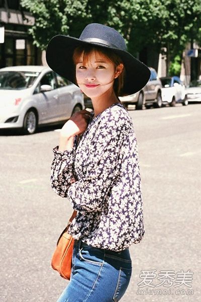 2016年秋季印花夹克浪漫迷人。