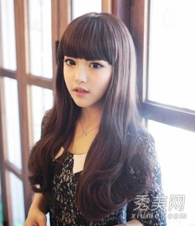 2013年最新流行的韩国卷发既俏皮又甜美，最具吸引力。
