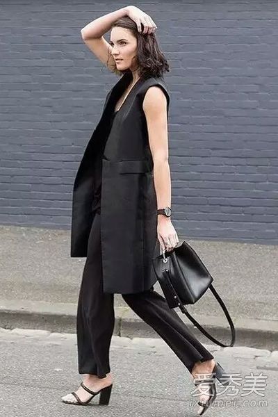 长马甲时尚又别致,是另一个热门商品。