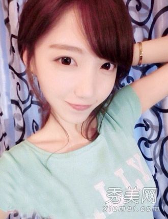 河南大学的校花鹏鹏,有着可爱柔软的发型,深受人们的喜爱。