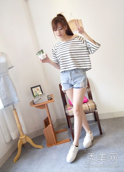 穿8种夏季服装的矮女孩会长高