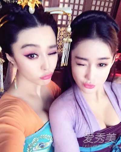 李晨向范冰冰求婚?叶凡性感卷发PK张馨