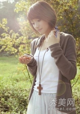 短发更具女人味,突出了短发推荐的气质