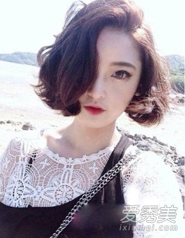 时尚是100%。最新的女孩短发推荐