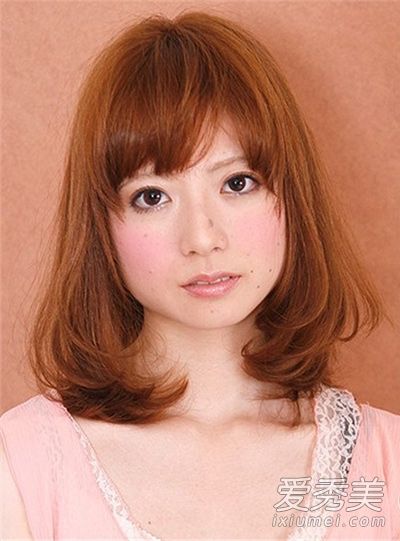 梨花头是热的和不败的。今年夏天试着剪一个。