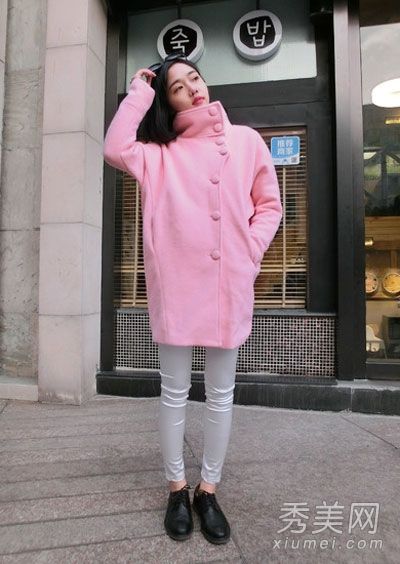 长外套搭配打底裤，冬天看起来很完美