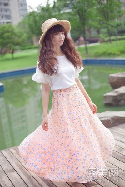 长裙宽松上衣有很好的减肥效果。