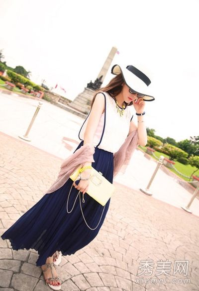 背心和连衣裙巧妙搭配36度高温凉爽和淑女