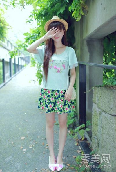 t恤+印花短裙甜美修身九体